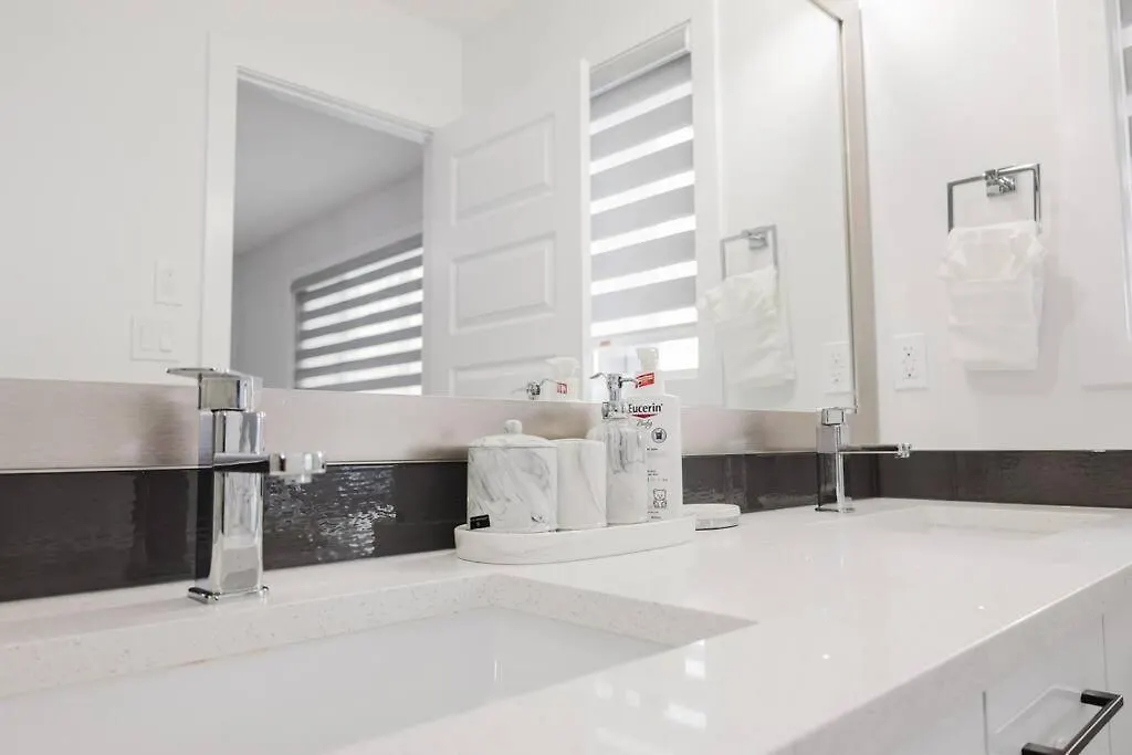 Holiday home Executive Modern Family Haven For Short Stays Edmonton