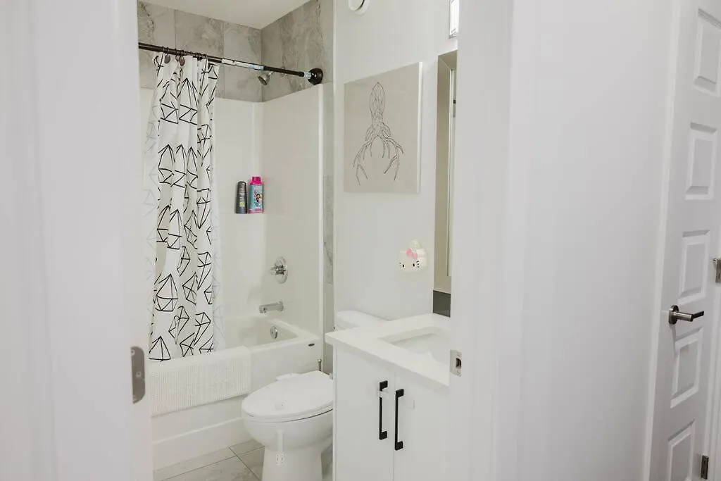 Executive Modern Family Haven For Short Stays Edmonton Canada