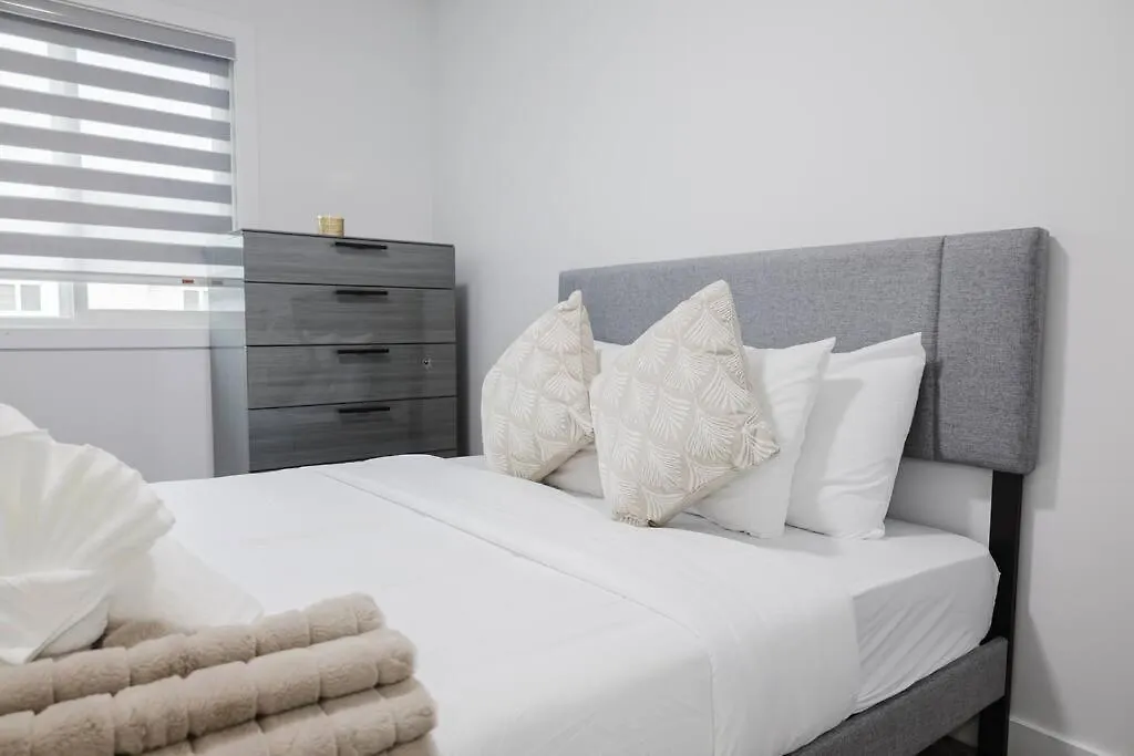 Executive Modern Family Haven For Short Stays Edmonton Holiday home