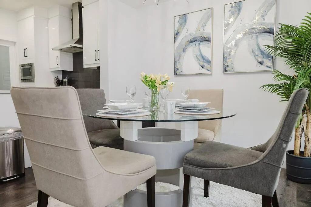 Executive Modern Family Haven For Short Stays Edmonton