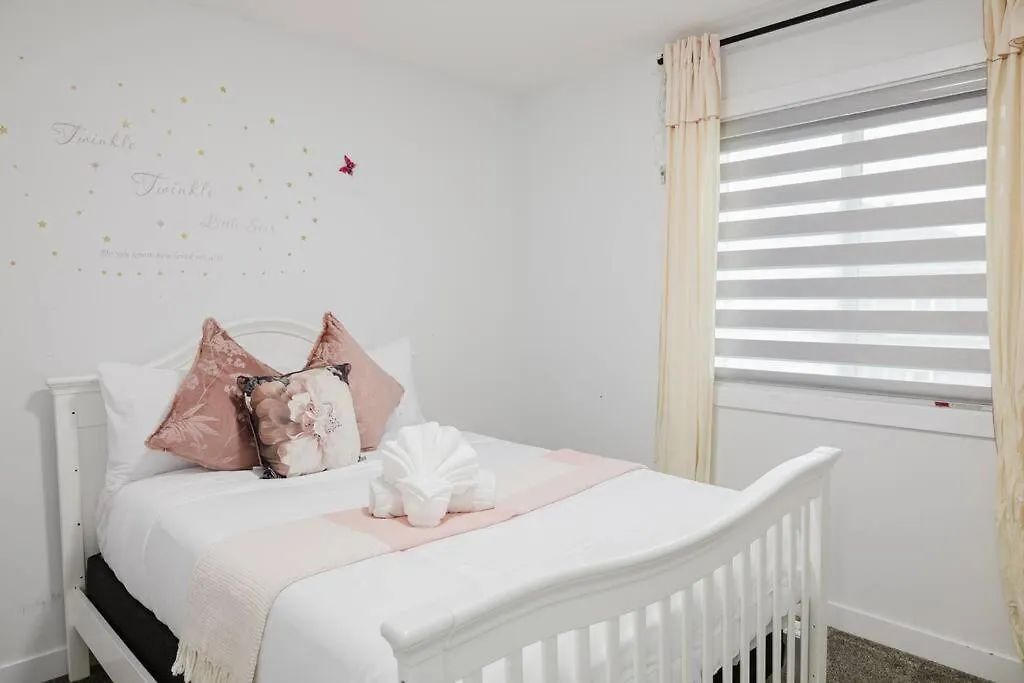 Executive Modern Family Haven For Short Stays Edmonton 0*,