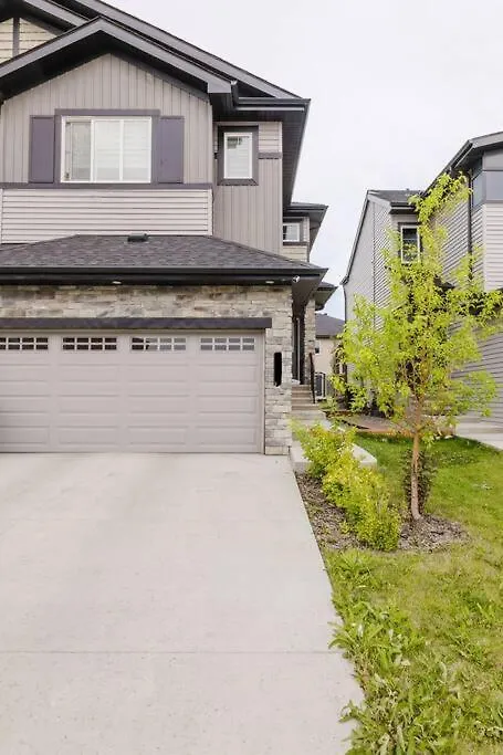 Holiday home Executive Modern Family Haven For Short Stays Edmonton Canada