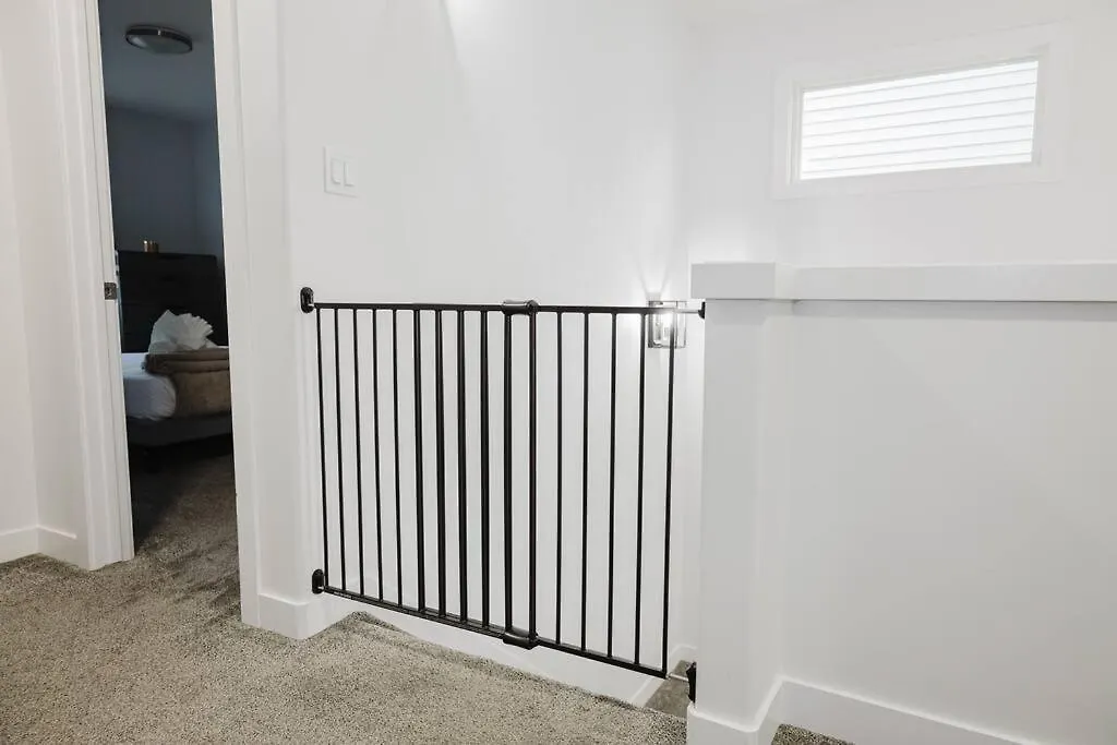 Executive Modern Family Haven For Short Stays Edmonton
