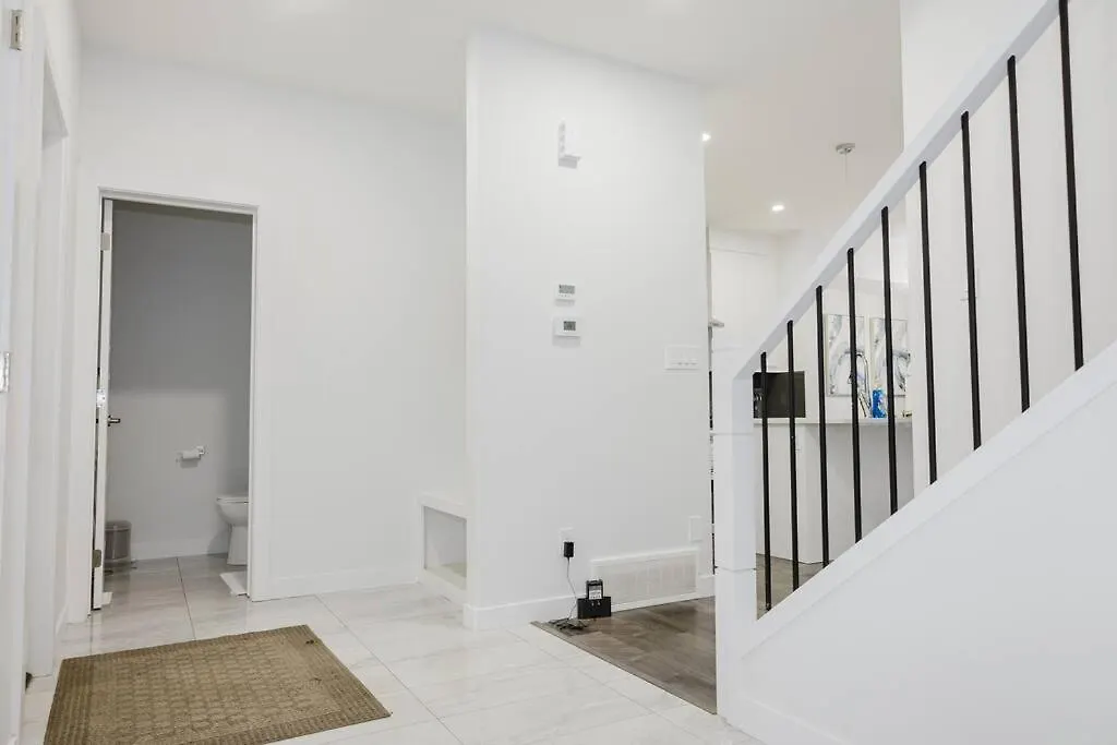 Holiday home Executive Modern Family Haven For Short Stays Edmonton