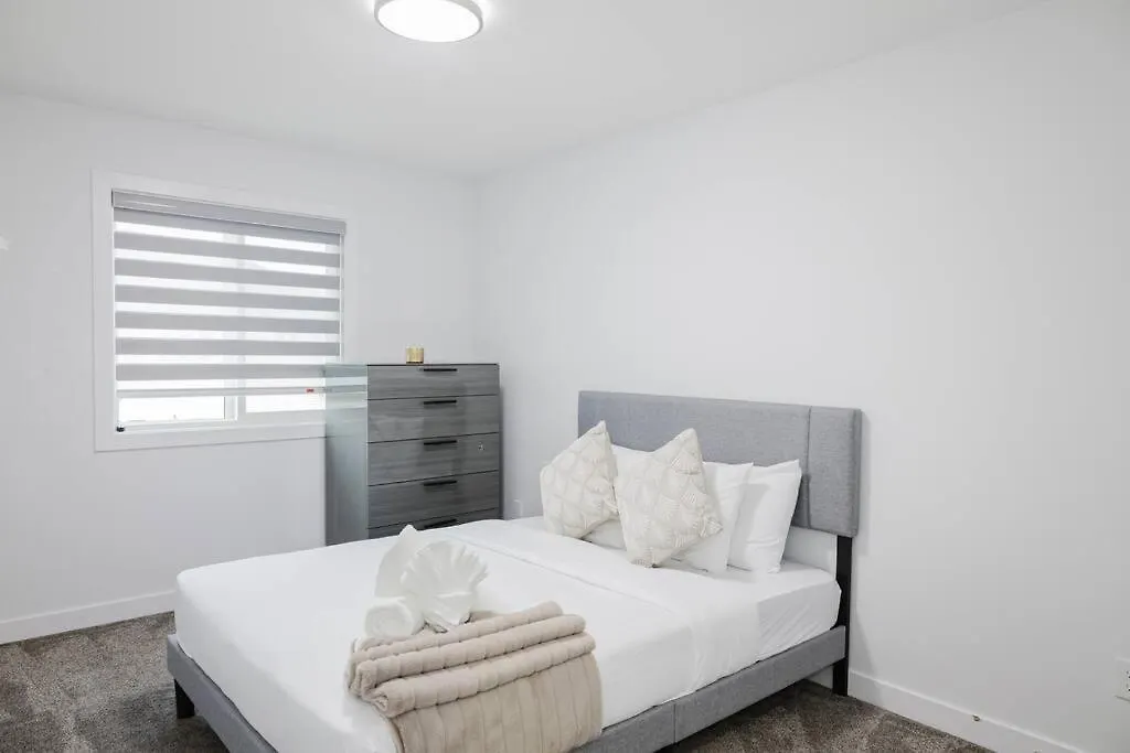 Executive Modern Family Haven For Short Stays Edmonton