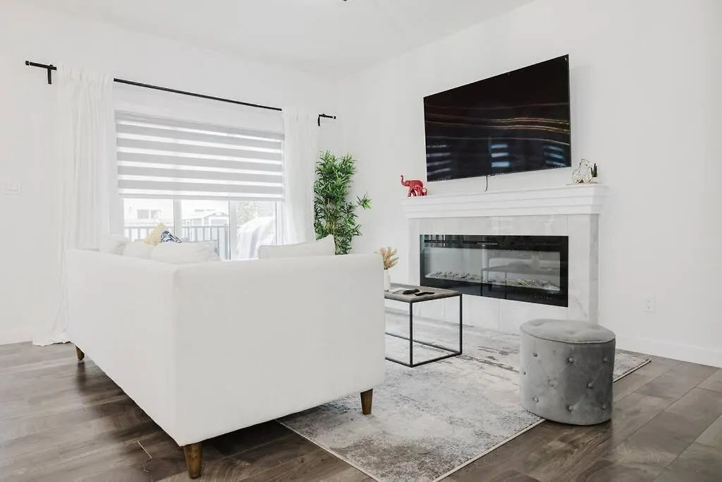 Holiday home Executive Modern Family Haven For Short Stays Edmonton Canada