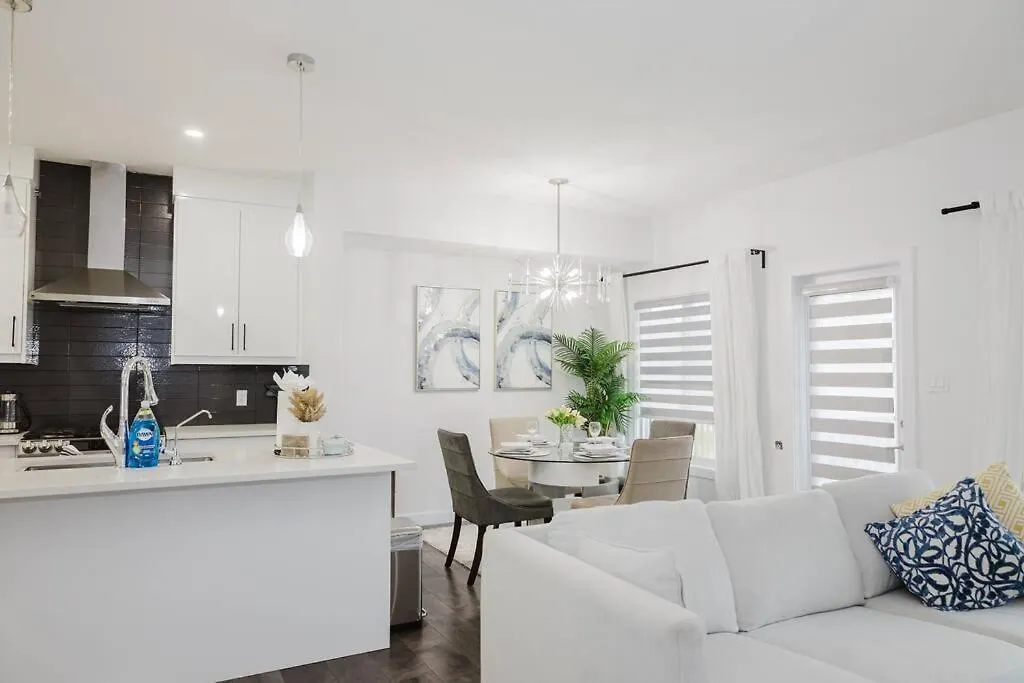 Executive Modern Family Haven For Short Stays エドモントン カナダ