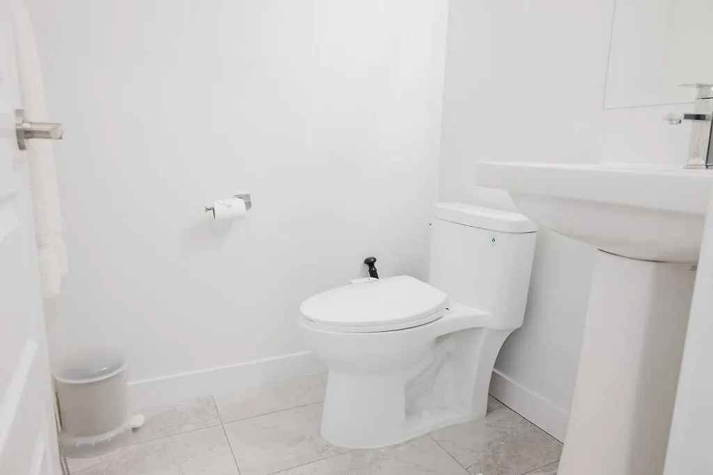 Executive Modern Family Haven For Short Stays Edmonton 0*,  Canada