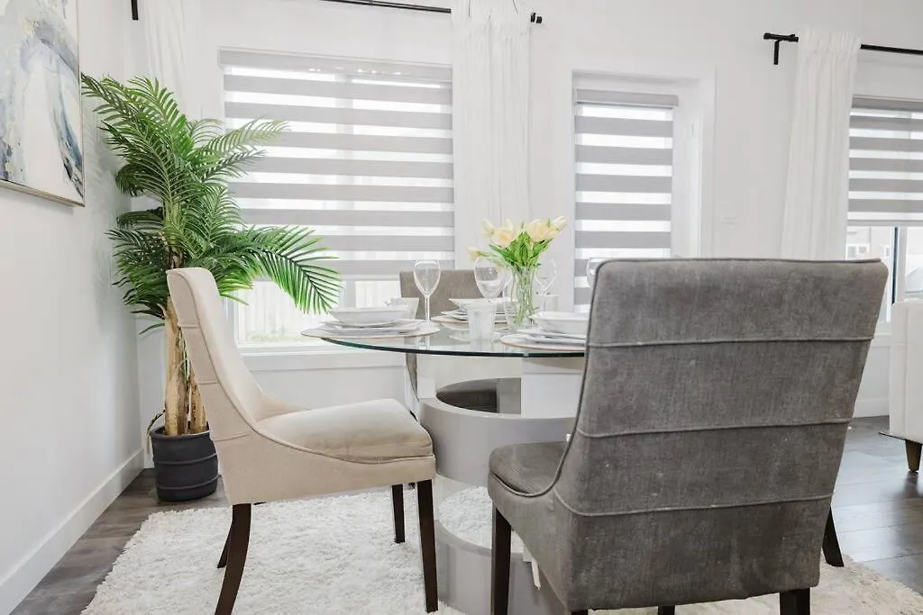 Executive Modern Family Haven For Short Stays Edmonton 0*,