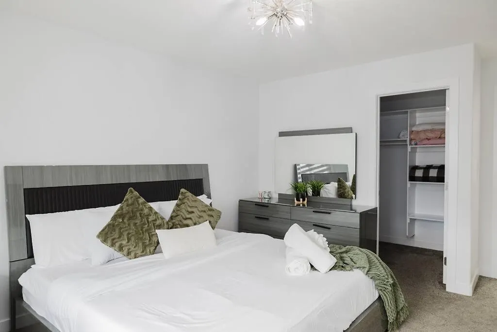 Executive Modern Family Haven For Short Stays Edmonton Canada