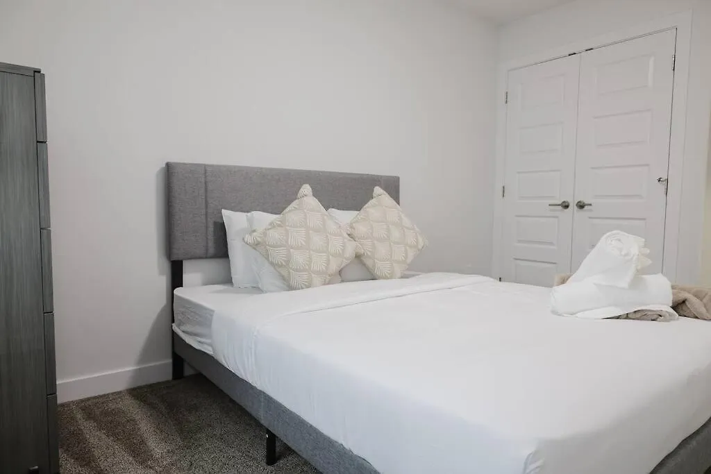 Executive Modern Family Haven For Short Stays Edmonton