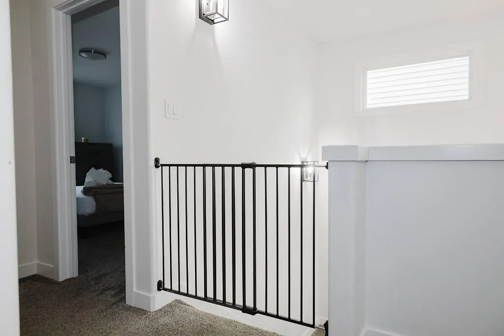 Executive Modern Family Haven For Short Stays Edmonton 0*,  Canada